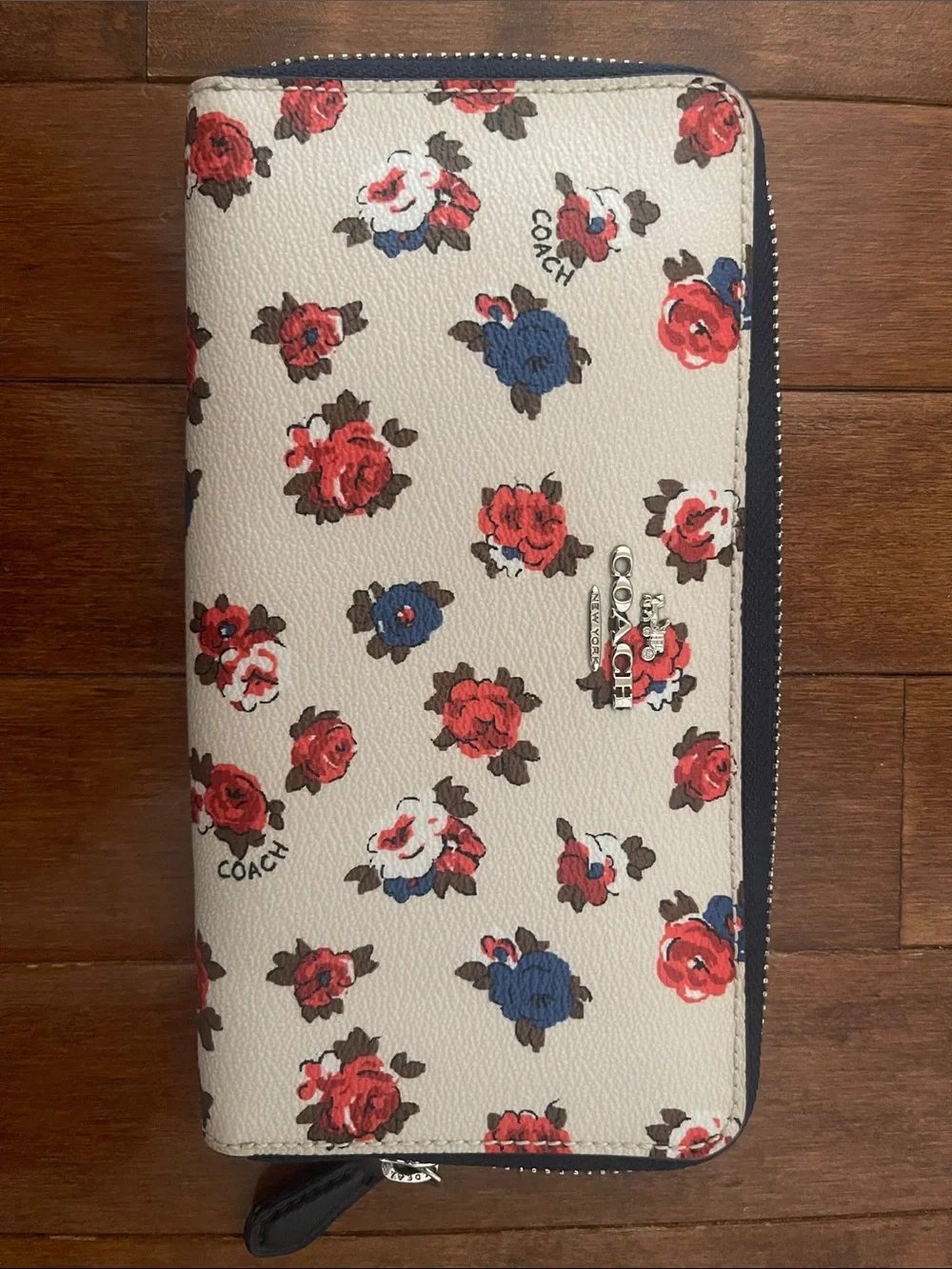 COACH Cream rose 🌹 tea printed Zip-Around Wallet with Red & Blue Roses